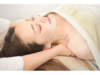 サロン ルイス アディクト(salon Lewis Addict)/デコルテマッサージ