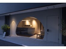 デルタエヌピー63+(δnp63+)/夜の外観【小顔/薬院/福岡】