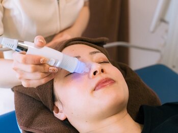 エリシオン(ELYSION)の写真/【毛穴洗浄の本格ケア☆ハイドロピーリング¥9,900】毛穴にある皮脂汚れや角質を取り除き美肌に導きます！