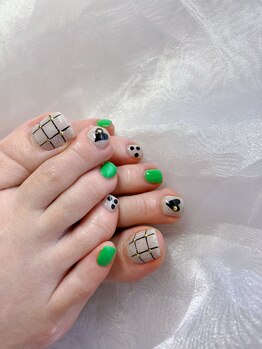 ポップかわいいフットネイル