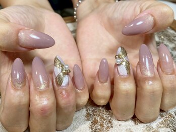 アンベリール ネイルサロンアンドスクール(embellir)の写真/初回オフ込<スカルプ長さ出し+ジェルワンカラー¥7980>自爪に+1cm。自然な仕上がりで、すらりと美しい指先に