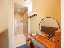 清潔なシャワールームを完備しています