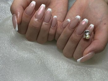 ブランプ(Blanp)の写真/派手なネイルができない方にも◎シンプルかつ大人っぽいネイルも得意でプライベートでも可愛い指先に♪
