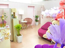 オーシャンブルー 時津店(OCEAN BLUE)/ピンクで統一された可愛い店内