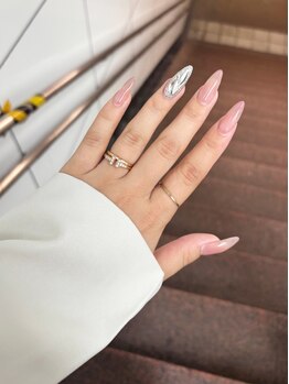 アミュレット 金剛店(amulet)の写真/いつも通り長さを出して魅せる指先に♪小さい爪でお悩みの方でも美しいフォルムの自慢のネイルが完成☆