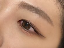イム(imu)/目元を最大限に活かしたデザイン