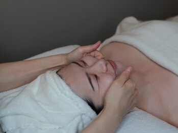 エステティックサロン ル ソイル(Le seuil)の写真/造形級小顔×極上肌改善で素顔美人♪【肌質改善No.1★頭蓋骨小顔矯正美肌フェイシャル 90分¥5980】