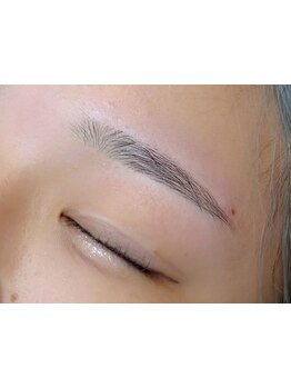 ナチュラル上品な目元にしたい