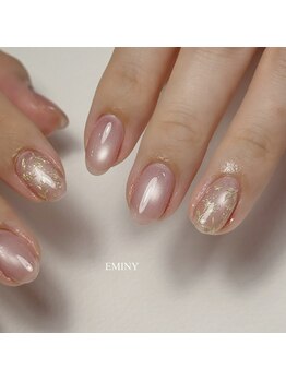 エミニー(EMINY)の写真/一癖プラスで差をつける！シンプルネイルで日常を彩る、大人女子の魅力を引き出すサロン★