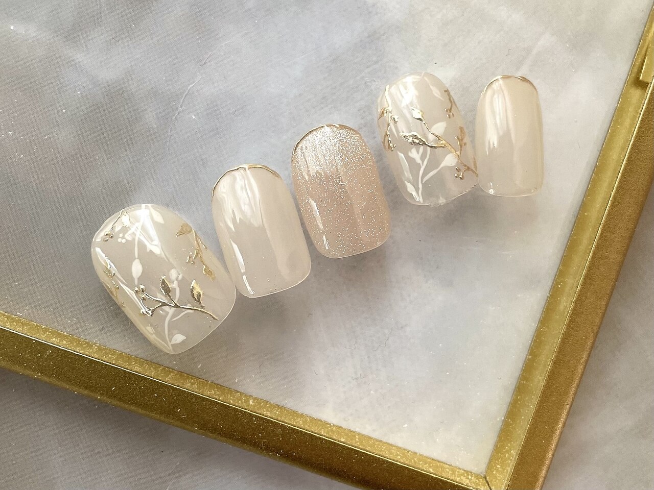 ニュアンスネイル　ぷっくりフラワー　結婚式　ブライダル　成人式　フレンチガーリー グレー色 ニュアンス ネイルチップ ぷっくりフラワー 立体 3D