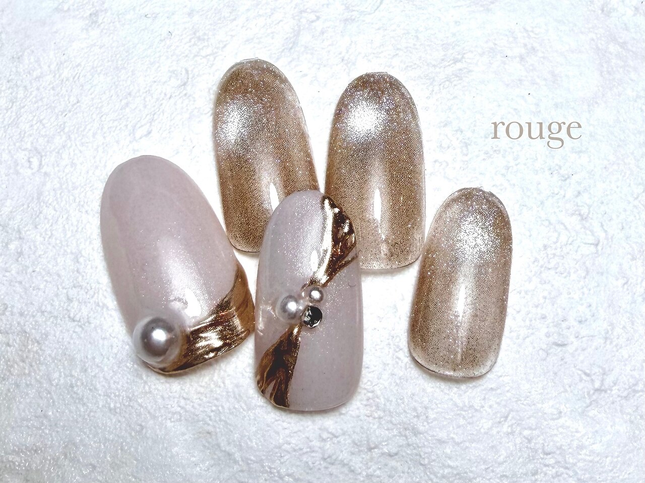 2026年冬トレンド】ホワイト ワンカラー ハンドのネイルデザイン集