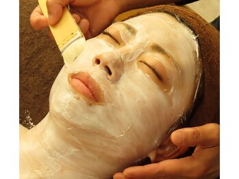 あすかの写真/ワントーン明るい透明肌へ！こだわり贅沢パックで徹底美白ケア