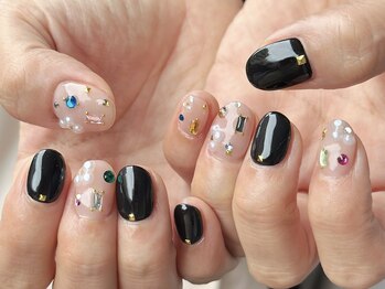 ラヴィエ ベル(La vie est belle)/ビジューネイル