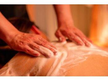 リラクゼーションアンドエステティックサロン 和み庵/背中洗浄。ニキビなくしましょ