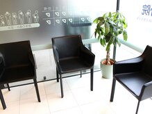 神戸岡本鍼灸整骨院/落ち着いた待合スペース◎