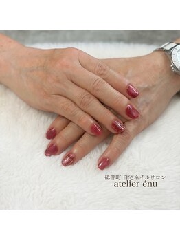 アトリエ エヌ(Atelier enu)/赤マグ×チェックでトレンド感◎
