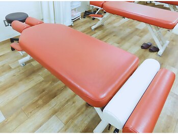 ABC整体スタジオ 新宿南口/専用のベッドで本格整体を体験♪