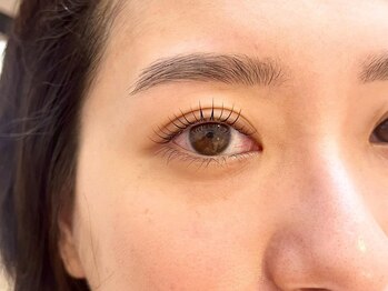 コナ(KONA)/ナチュラルな仕上がりまつ毛