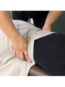 琉瑠整体院/腰施術風景