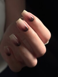 じゅわっと根本ボルドーネイル