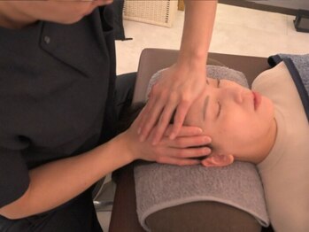 グレイ(GRAY)/骨盤矯正 骨格矯正 姿勢 猫背 顔