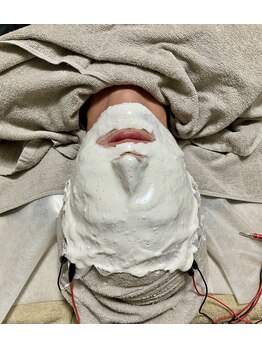 サロンドダリア(Salon de Dahlia)の写真/ほうれい線ケアに◎クリニック級サロンで【エンビロン】乳酸＆レチノール◆ハリツヤ満ちる美肌へ導く♪
