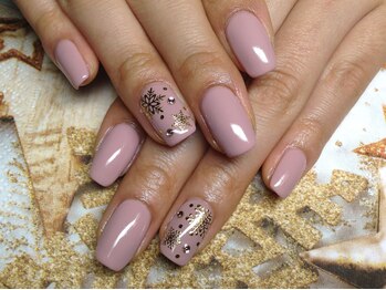 ラウト デコレーションアンドネイルサロン(Lauto Decoration&Nail Salon)/ベージュ雪の結晶ネイル