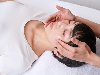 セラピア 淡路町の写真/お顔回りのお悩みを解消！！大人気のドライヘッドスパや整顔で調整してスッキリ爽快☆