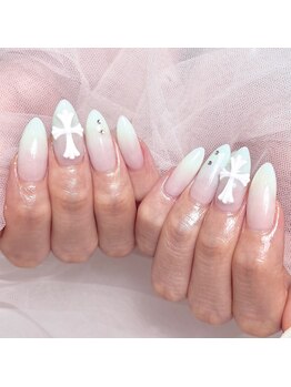 レジーナ(Regina)の写真/ちゅるん系や沢山のパーツで指先を飾る。かわいい系から綺麗系まで勢揃い♪