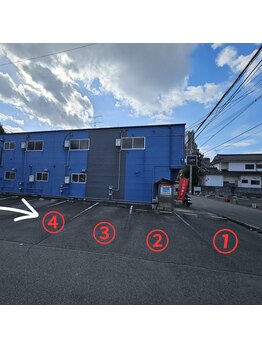 足つぼまーさん/駐車場は4 黄色いブロックが目印