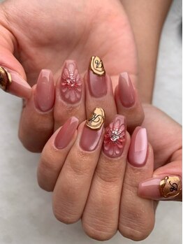 オランダエステティック(Holland Esthetics)の写真/豊富なアートとカラーでネイルが楽しみに！甘皮ケア、爪の形にこだわっているのでいつ見ても美しい手元に♪
