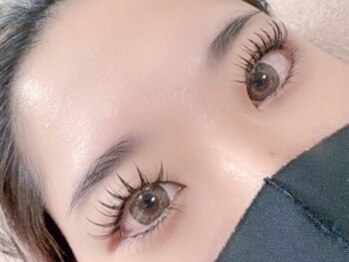 ベルス アイラッシュの写真/【9～22時まで営業】圧倒的な持続力&存在感あるマツエクならバインドロック100束★人気の束感デザインも◎