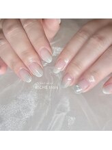リッシュ トロワ(RICHE trois)/ブルーグレーのラメグラネイル！