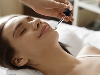 アトリア(ATRIA)の写真/【高濃度レチノール×美容専門機関開発コスメ】お肌本来の力を引き出し、ハリと透明感あふれる素肌へ♪