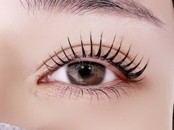 フリークラッシュ 高崎(FLEEK LASH)の写真/【下がりまつ毛さん必見!】最新技術のLEDエクステ×まつげパーマでナチュラルなのに印象的な目元に☆