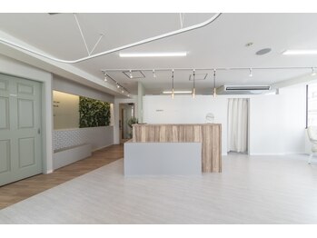 ハッピー(HAPPY)/広々とした清潔感のある店内