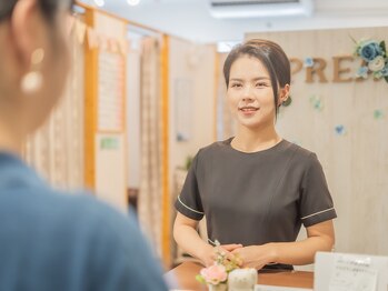 オプレア 栄店(OPREA)/入り口で受付♪