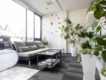 アズ(Azu)/ソファで座ってカウンセリング♪