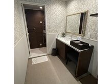 完全個室の更衣室完備(シャワー付)！