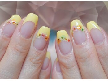 マジョラム ネイル(Marjoram Nail)/イエローフレンチ　押し花ネイル