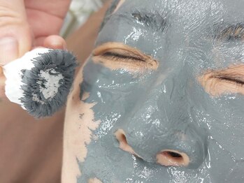 エクラ(eclat)の写真/気になるくすみ・小じわ・ニキビケアに！マグネットでオフする特殊な磁気パックで、毛穴汚れを絡めて除去★