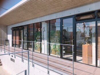 カドレ(Cadre)/店舗入口 整体、骨盤矯正専門店