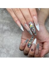 エストネイルアンドエストアイズ 西尾店(est nail&est eyes)/フレンチ×埋め尽くしネイル