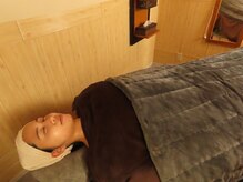 サロン デ ボーテ セキ 小樽(SALON de BEAUTE SEKI)/温熱マットで温めます