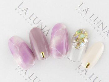 ラルナ ネイルアンドアイラッシュサロン(LA LUNA nail & eyelash salon)の写真/【表参道駅徒歩5分】トレンドを抑えた美フォルムで大人可愛い指先に♪お得な定額コ-スも多数ご用意☆