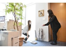 スローミー(slowmmy)/ご来店、受付、ご案内。