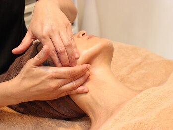 TKC 東京小顔センター五反田店の写真/オールハンドの完全オリジナル小顔矯正で【筋膜・筋肉・骨】へ深部アプローチ！ゆがみ・左右差改善、小顔へ