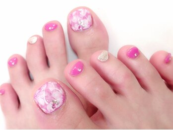 ティアラリュクス 東林間店(Tiara Luxe)の写真/【パラジェル】見えないおしゃれで差をつける◎気分が上がるカラーを仕込んで冬もフットネイルを楽しんで♪