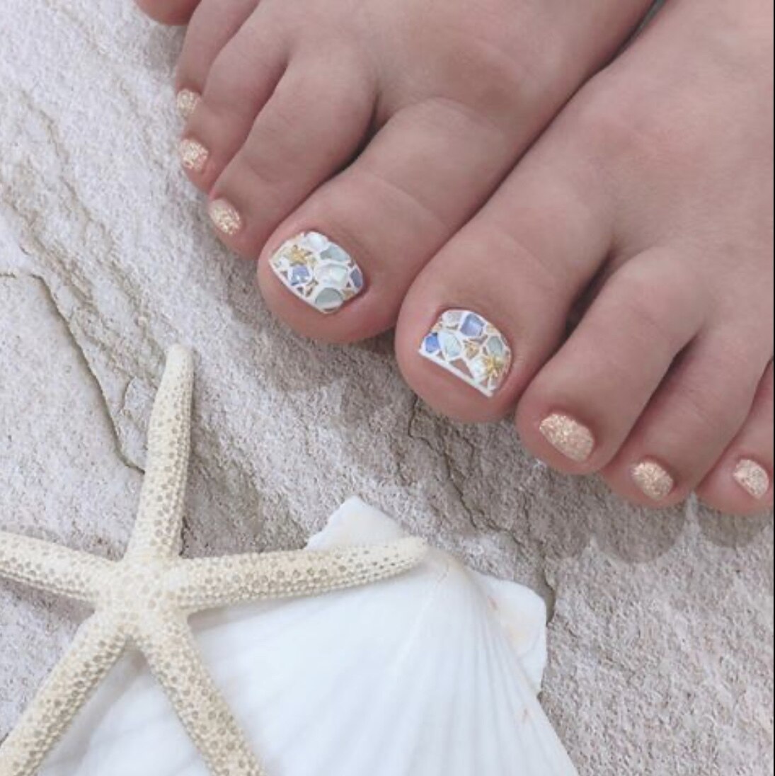 2026年冬トレンド】ホワイト ワンカラー フットのネイルデザイン