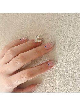 上品なベージュネイル